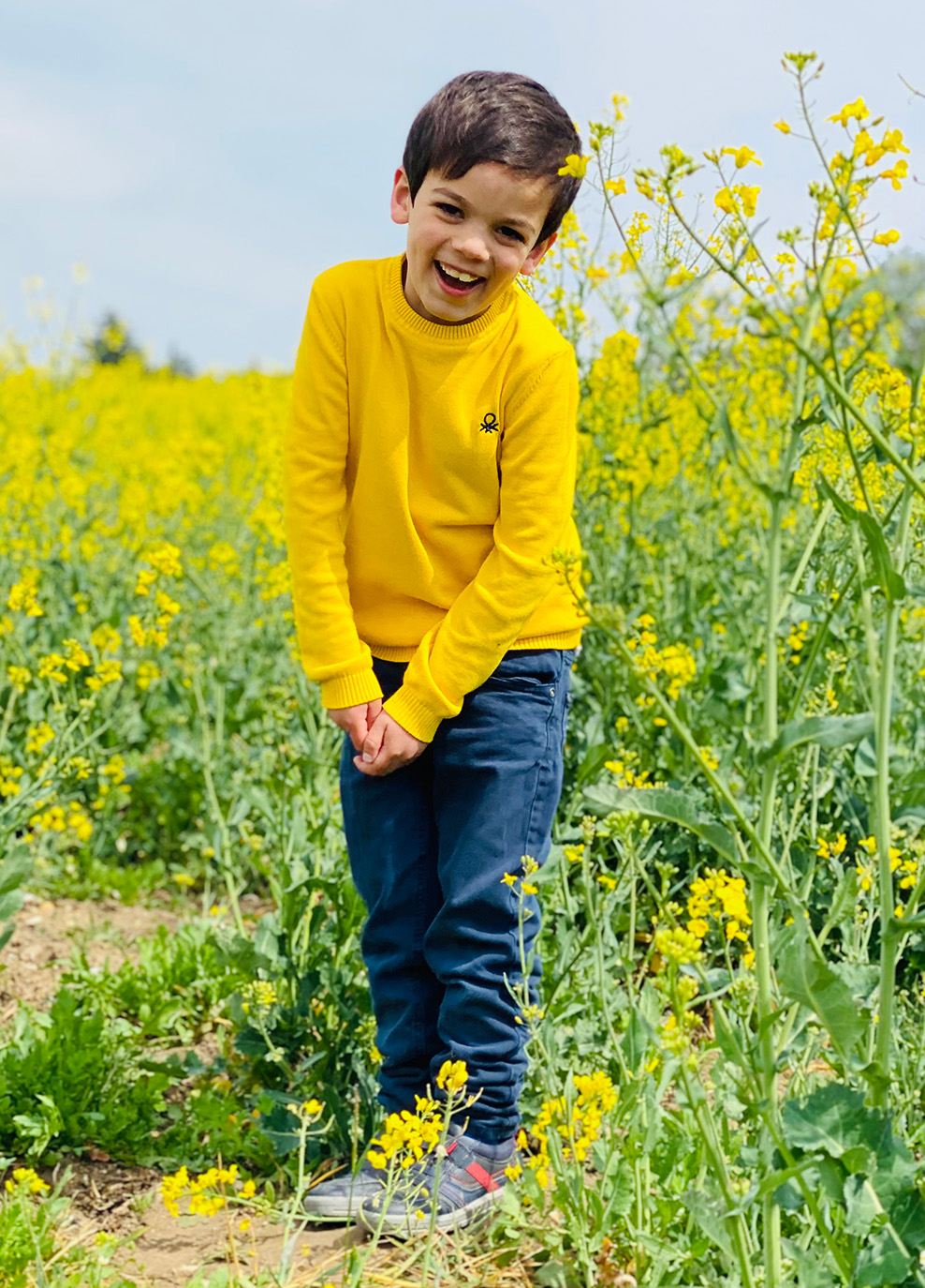 hugo outside with flowers